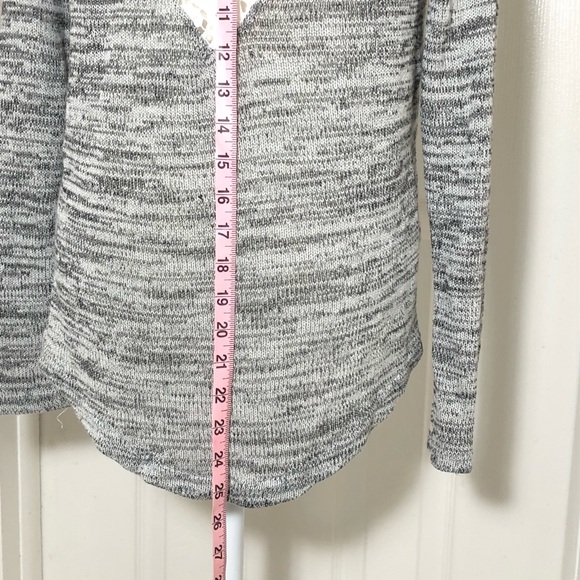 🔥 Gray Light Sweater with Lace Back - Picture 6 of 7